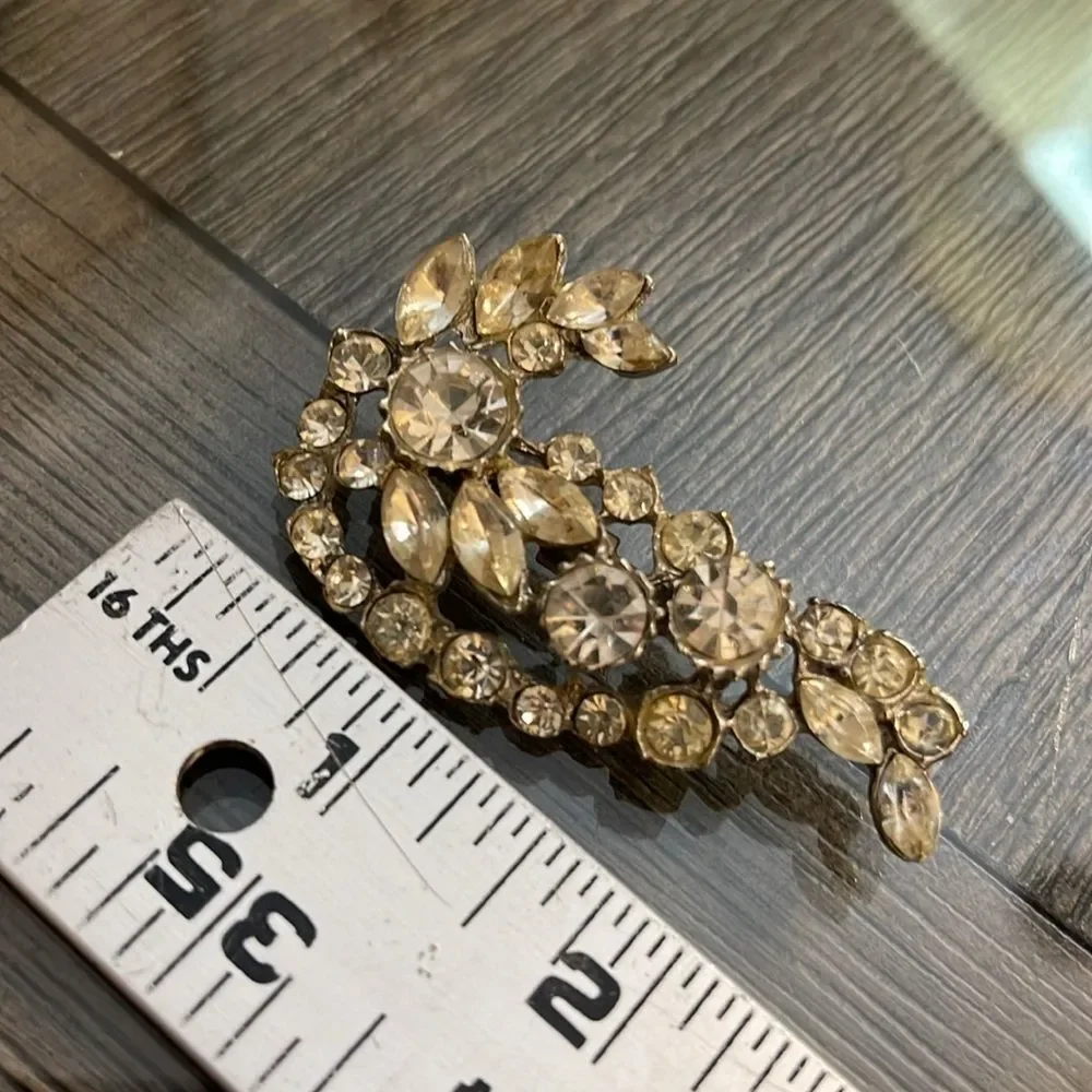Vintage Paisley Cluster Rhinestone Crystal Brooch, Silver-tone